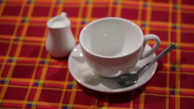 akan çay bir fincan ile fincan tabağı