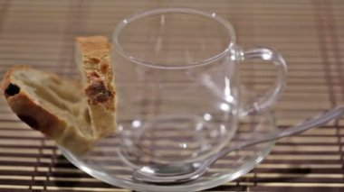 akan çay bir fincan ile fincan tabağı, tost,
