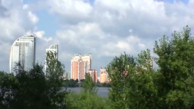 Şehir zaman atlamalı Nehri ile