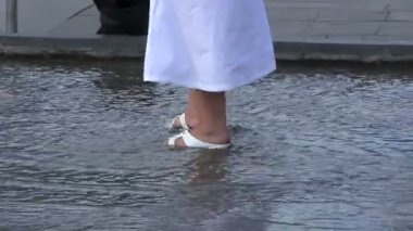 kadın ile yaz sokak kroki