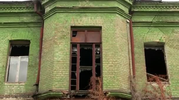 Fragment des alten Hauses. Fokusansatz — Stockvideo