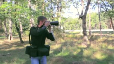 Uçuş yuvarlak fotoğrafçı. Steadycam