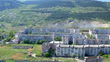 bir vadi evleri ile yaşadığı Mahallesi.