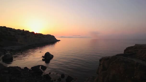 Déclin romantique au bord de la mer 