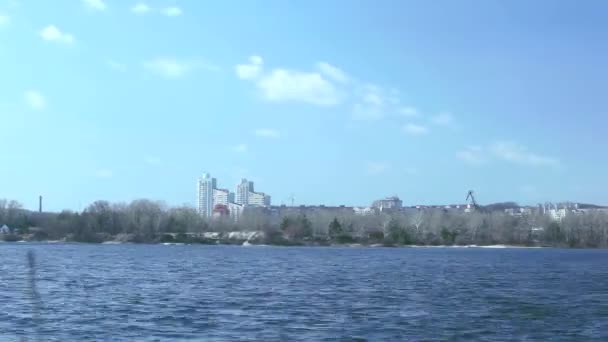 River, clouds and city. Time lapse — Stock Video