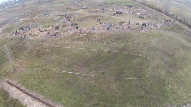 Reconstructie van militaire scène periode 1943 jaar ww2 in Oekraïne. Luchtfoto scène 1 — Stockvideo