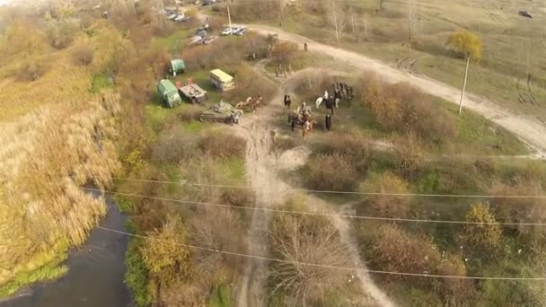 Reconstructie van militaire scène ww 2 in Oekraïne. Luchtfoto scène — Stockvideo