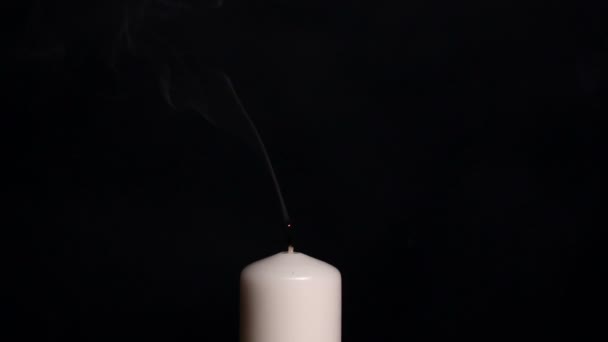 Свеча и дым — стоковое видео