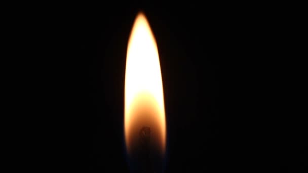 Hořící svíčka najednou zhasne detail — Stock video