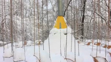 Kış çocuk roundabout