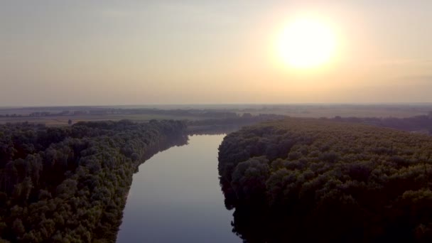 Piękny Lot Nad Rzeką Czerwonym Słońcem Krajobraz Lotniczy — Wideo stockowe