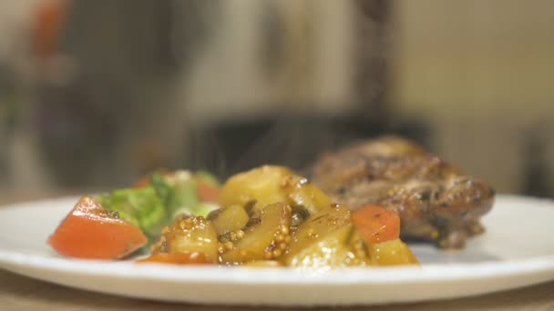 Déjeuner Prêt Pommes Terre Poulet Cuit Four Salade — Video