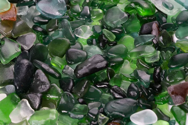 Fondo de verano desde la vista superior de vidrio marino. Cristales rotos del océano. Patrón de vidrio marino. Mosaico oceánico. Colores naturales de azul, verde, blanco. fragmentos de vidrio de playa que se encuentran en la costa —  Fotos de Stock