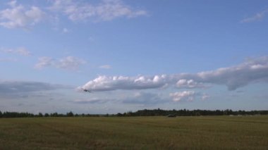 Antonov 225 AN-225 Mriya uçağı, dünyanın en büyük uçağı, havaalanından kalkıyor..