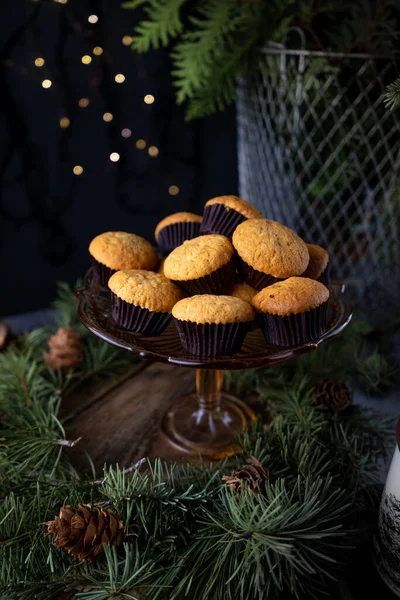 Winterstillleben Hausgemachte Muffins Süßes Gebäck Auf Dem Tisch Schokoladenportionierte Muffins — Stockfoto
