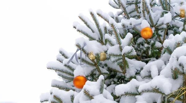 Palle Giocattoli Natale Sull Albero Natale Neve Ramo Decorazione Stradale — Foto Stock