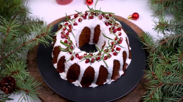 Kersteten Ronde Taart Met Witte Glazuur Cupcake Met Een Gat — Stockvideo