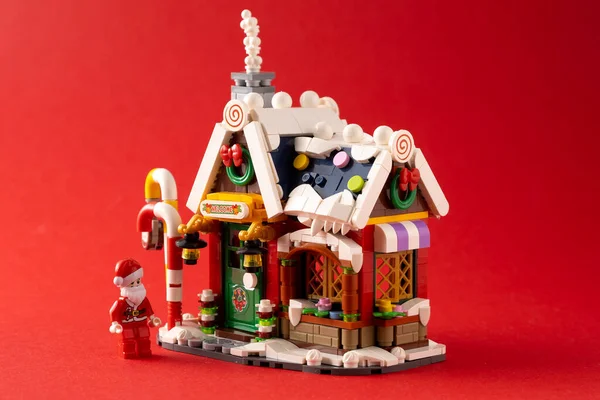 Neujahrsspielzeug Winterhaus Des Weihnachtsmannes Lego Konstrukteur Bricht Mit Details Weihnachtsgeschichte — Stockfoto
