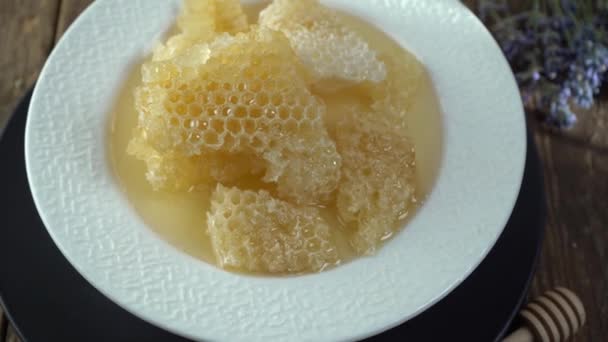 Honey Honeycombs White Plate Sweet Food Bowl Table Product Beekeeping — Stock videók