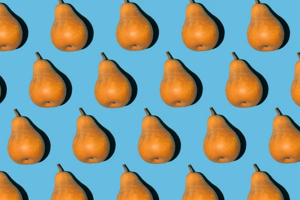 Färgglatt Päronmönster Gula Och Orange Bera Päron Blå Bakgrund Mogen — Stockfoto