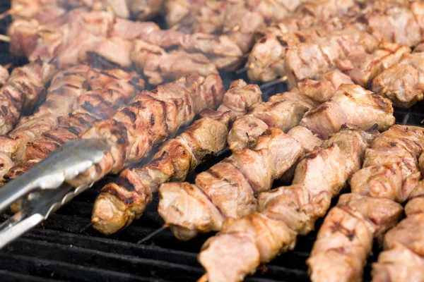 Kebabs på grillen — Stockfoto