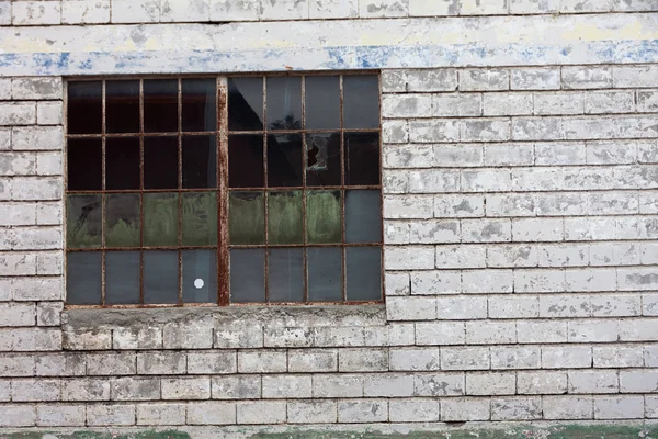 生锈的金属窗 — 图库照片