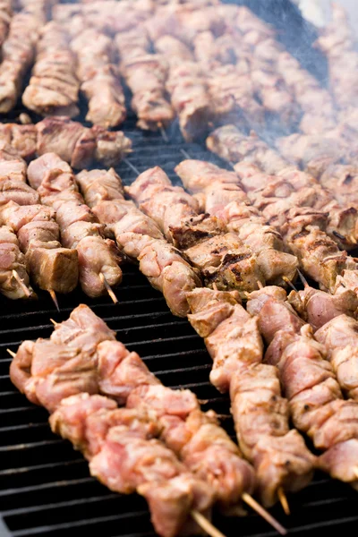 Kebabs på grillen — Stockfoto