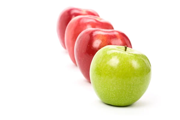 Grüner Apfel roter Apfel — Stockfoto