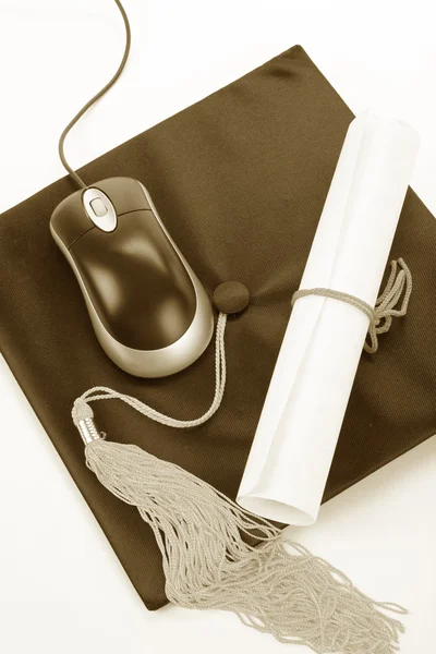 Black Mortarboard and computer mouse — Stockfoto