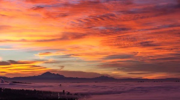 Lever du soleil et lueur du matin — Photo