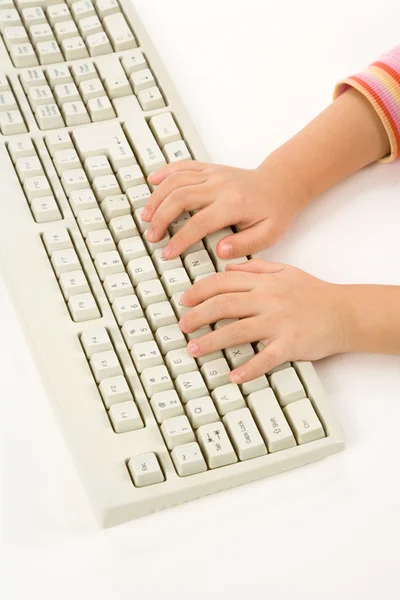 Mano de niño y teclado — Foto de Stock