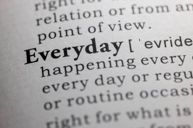 Sahte sözlük kelimesi, günlük sözlük tanımı