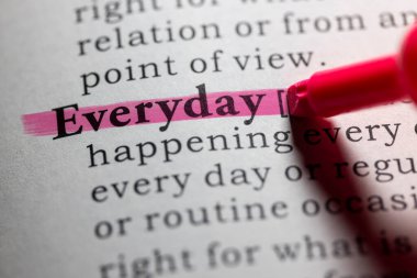 Sahte sözlük kelimesi, günlük sözlük tanımı