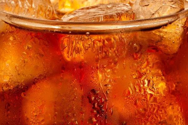 Cola com gelo . Fotos De Bancos De Imagens