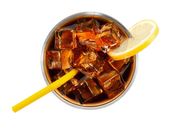 Cola con cubetti di ghiaccio in un bicchiere . — Foto Stock