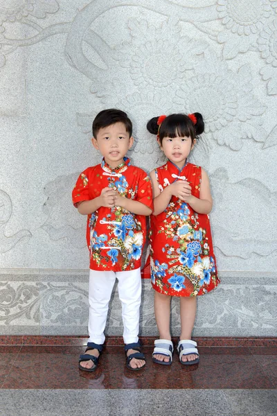 Menino Menina Asiática Vestido Tradicional Chinês Para Celebrar Ano Novo — Fotografia de Stock