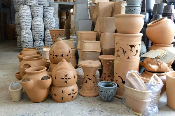Pilhas Vários Potes Terracota Fábricas Cerâmica Feita Roda Oleiro Mão — Fotografia de Stock