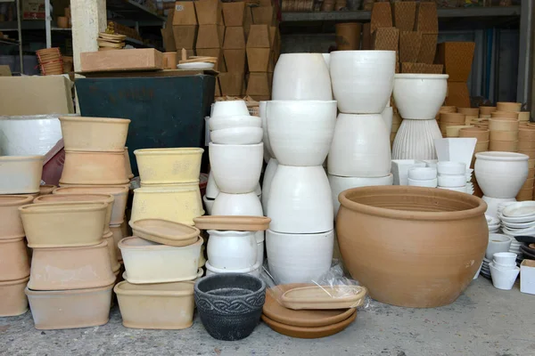 Pilhas Vários Vasos Terracota Para Plantas Venda Uma Loja Jardim — Fotografia de Stock