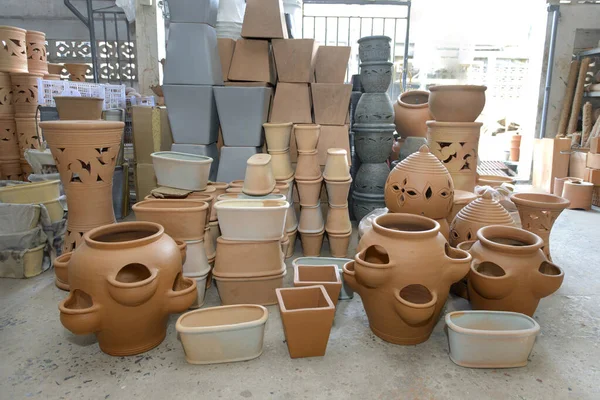 Pilhas Vários Vasos Terracota Para Plantas Venda Uma Loja Jardim — Fotografia de Stock