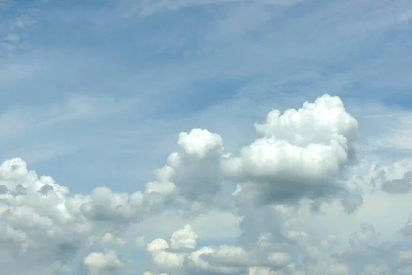 Nuages Blancs Sur Ciel Bleu Parfait Pour Arrière Plan — Photo