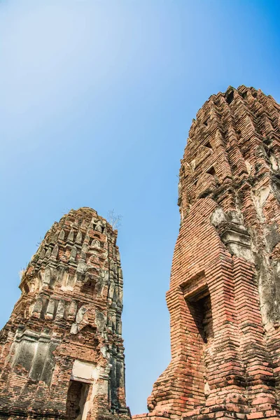 タイ遺跡とアユタヤ歴史公園のアンティーク世界中からの観光客仏崩壊 — ストック写真