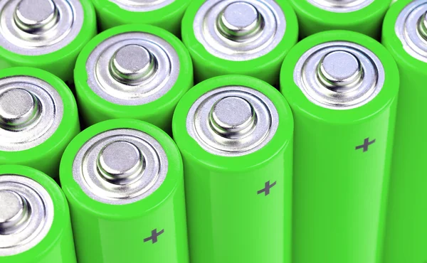 Концептуальний фон зелених батарей — стокове фото