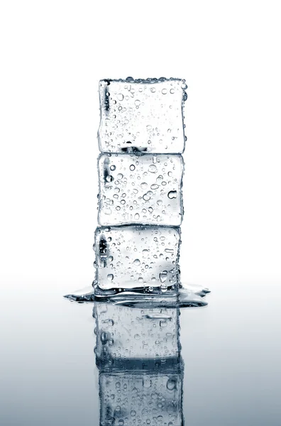 Cubos de hielo apilados — Foto de Stock