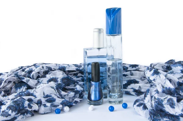 Kosmetika nära en halsduk — Stockfoto