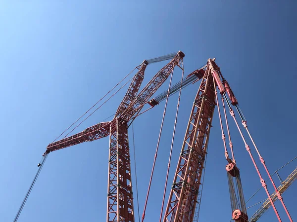 Crane against sky — Stock Photo, Image