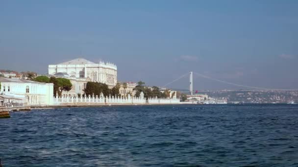 Palais Dolmabahce. Vue de la jetée Kabatas — Video