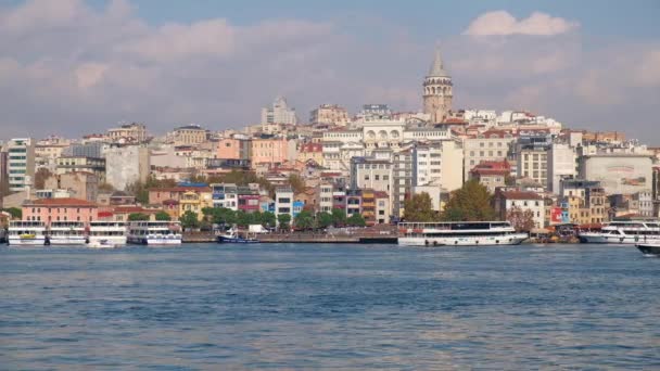 Torre Galata y bahía del Cuerno de Oro — Vídeos de Stock