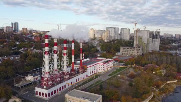 Вид с воздуха теплоэлектростанции — стоковое видео