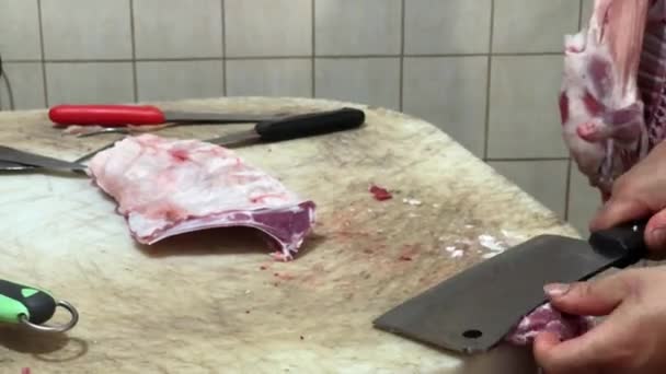 Butcher Cuts Meat Hands Man Cutting Lamb Chops — Stock Video