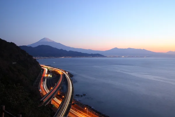 mt. fuji ve Otoban gece görünümü